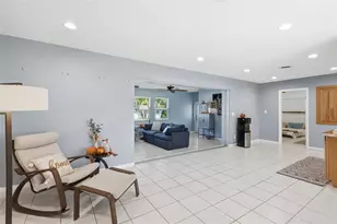 2437 Clematis St, Sarasota, FL 34239 - Photo 6