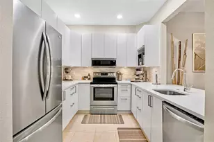 3537 Parkridge Cir, Sarasota, FL 34243 - Photo 10