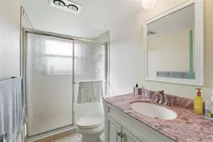 7461 W Country Club Dr N, Sarasota, FL 34243 - Photo 16