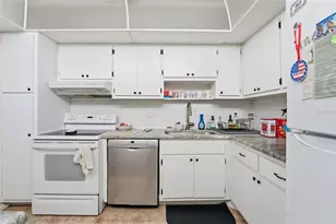 7461 W Country Club Dr N, Sarasota, FL 34243 - Photo 6