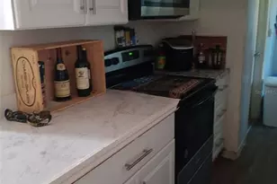 3001 Eden Mills Dr, Sarasota, FL 34237 - Photo 6