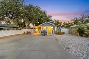 719 35th St W, Bradenton, FL 34205 - Photo 4