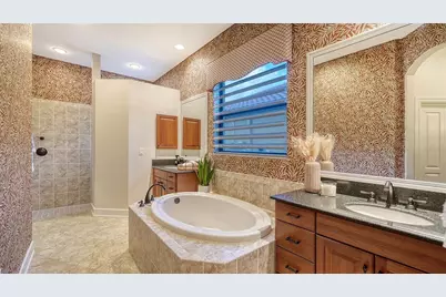 3706 80th Drive E, Sarasota, FL 34243 - Photo 32