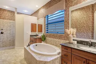 3706 80th Dr E, Sarasota, FL 34243 - Photo 32