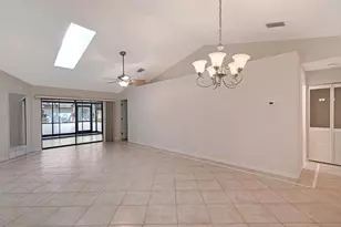 4799 Oak Forest Dr W, Sarasota, FL 34231 - Photo 4