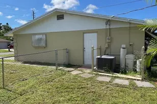 1040 Jamaica Rd, Venice, FL 34293 - Photo 4