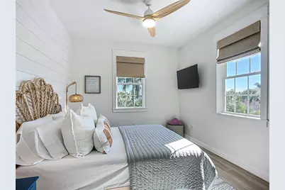 215 64th Street, Holmes Beach, FL 34217 - Photo 24