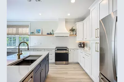 215 64th Street, Holmes Beach, FL 34217 - Photo 10