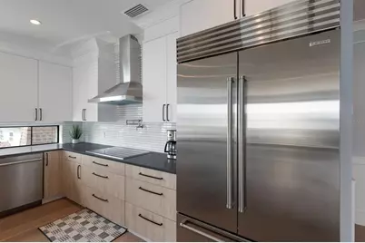 2415 Avenue B, Bradenton Beach, FL 34217 - Photo 10