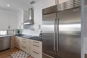 2415 Avenue B, Bradenton Beach, FL 34217 - Photo 10