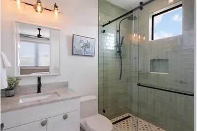 2415 Avenue B, Bradenton Beach, FL 34217 - Photo 40