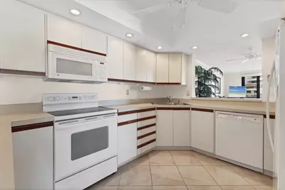 1425 Gulf Of Mexico Drive #208, Longboat Key, FL 34228 - Photo 16