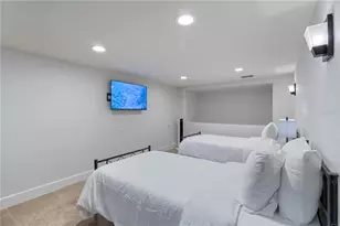1521 Siesta Dr, Sarasota, FL 34239 - Photo 32