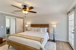 1521 Siesta Dr, Sarasota, FL 34239 - Photo 10