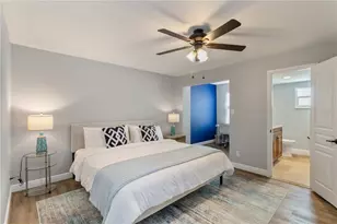 1521 Siesta Dr, Sarasota, FL 34239 - Photo 20