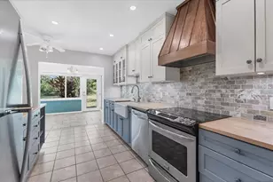 217 Southampton Dr, Venice, FL 34293 - Photo 4