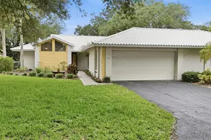 217 Southampton Dr, Venice, FL 34293 - Photo 2