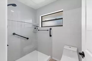 217 Southampton Dr, Venice, FL 34293 - Photo 24