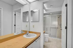 5633 Avista Dr, Sarasota, FL 34243 - Photo 16