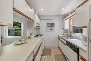 4715 Village Gardens Dr, Sarasota, FL 34234 - Photo 10