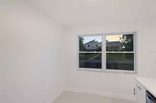 1910 New Hampshire Ave NE, Saint Petersburg, FL 33703 - Photo 10