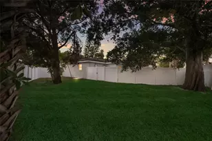 1910 New Hampshire Ave NE, Saint Petersburg, FL 33703 - Photo 16