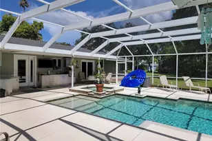 315 Crescent Ct E, Bradenton, FL 34208 - Photo 6