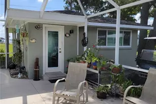 315 Crescent Ct E, Bradenton, FL 34208 - Photo 2