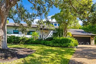 560 Harbor Cove Cir, Longboat Key, FL 34228 - Photo 2