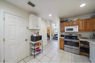 2150 Schwalbe Way, Sarasota, FL 34235 - Photo 4