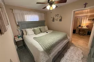 1020 36th St W, Bradenton, FL 34205 - Photo 8