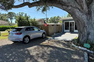 1020 36th St W, Bradenton, FL 34205 - Photo 4