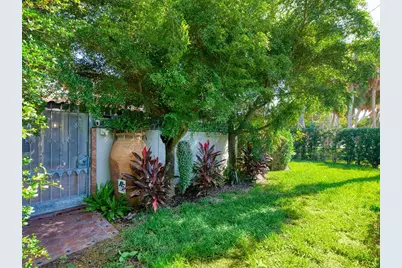 41 S Adams Drive, Sarasota, FL 34236 - Photo 2