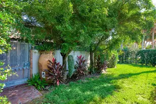 41 S Adams Dr, Sarasota, FL 34236 - Photo 2