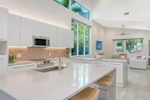 2254 Hawthorne St, Sarasota, FL 34239 - Photo 14