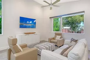 2254 Hawthorne St, Sarasota, FL 34239 - Photo 8