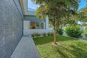 2254 Hawthorne St, Sarasota, FL 34239 - Photo 6