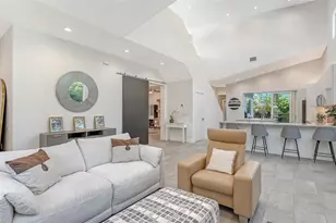 2254 Hawthorne St, Sarasota, FL 34239 - Photo 10