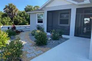 549 E Tarpon Blvd NW, Port Charlotte, FL 33952 - Photo 4