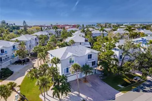 6250 Holmes Blvd, Holmes Beach, FL 34217 - Photo 4