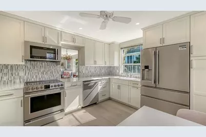 4350 Chatham Drive #208, Longboat Key, FL 34228 - Photo 12