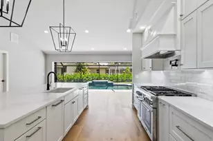 180 Lookout Point Dr, Osprey, FL 34229 - Photo 10