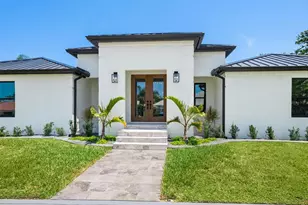 180 Lookout Point Dr, Osprey, FL 34229 - Photo 2