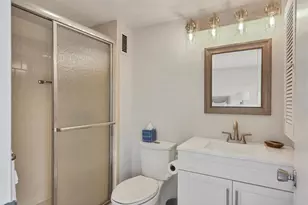 1250 N Portofino Dr, Sarasota, FL 34242 - Photo 18