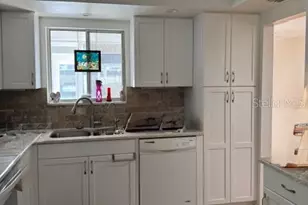 3957 Lakeside Dr, Sarasota, FL 34232 - Photo 6