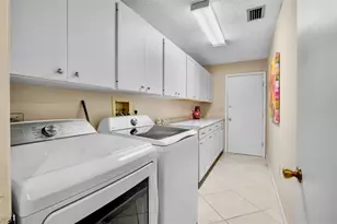 3905 Center Gate Cir, Sarasota, FL 34233 - Photo 18