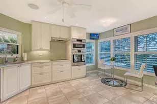 4535 Bay Club Dr, Bradenton, FL 34210 - Photo 10