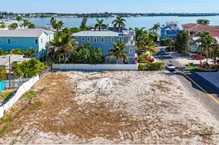 403 Gulf Dr S, Bradenton Beach, FL 34217 - Photo 1