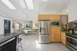 5588 Golf Pointe Dr, Sarasota, FL 34243 - Photo 14