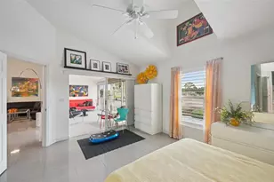 5588 Golf Pointe Dr, Sarasota, FL 34243 - Photo 26